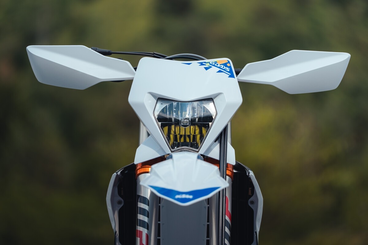 KTM presenta le EXC 6DAYS 2026